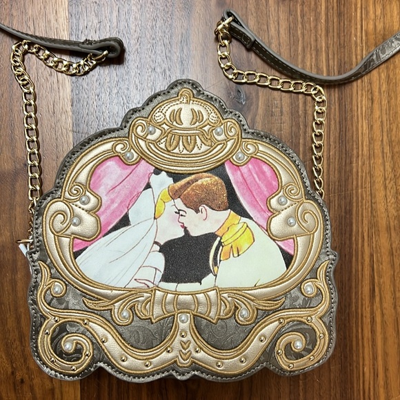 NEW Danielle Nicole Disney Cinderella 70th Anniversary Wedding Carriage Purse - Picture 3 of 10